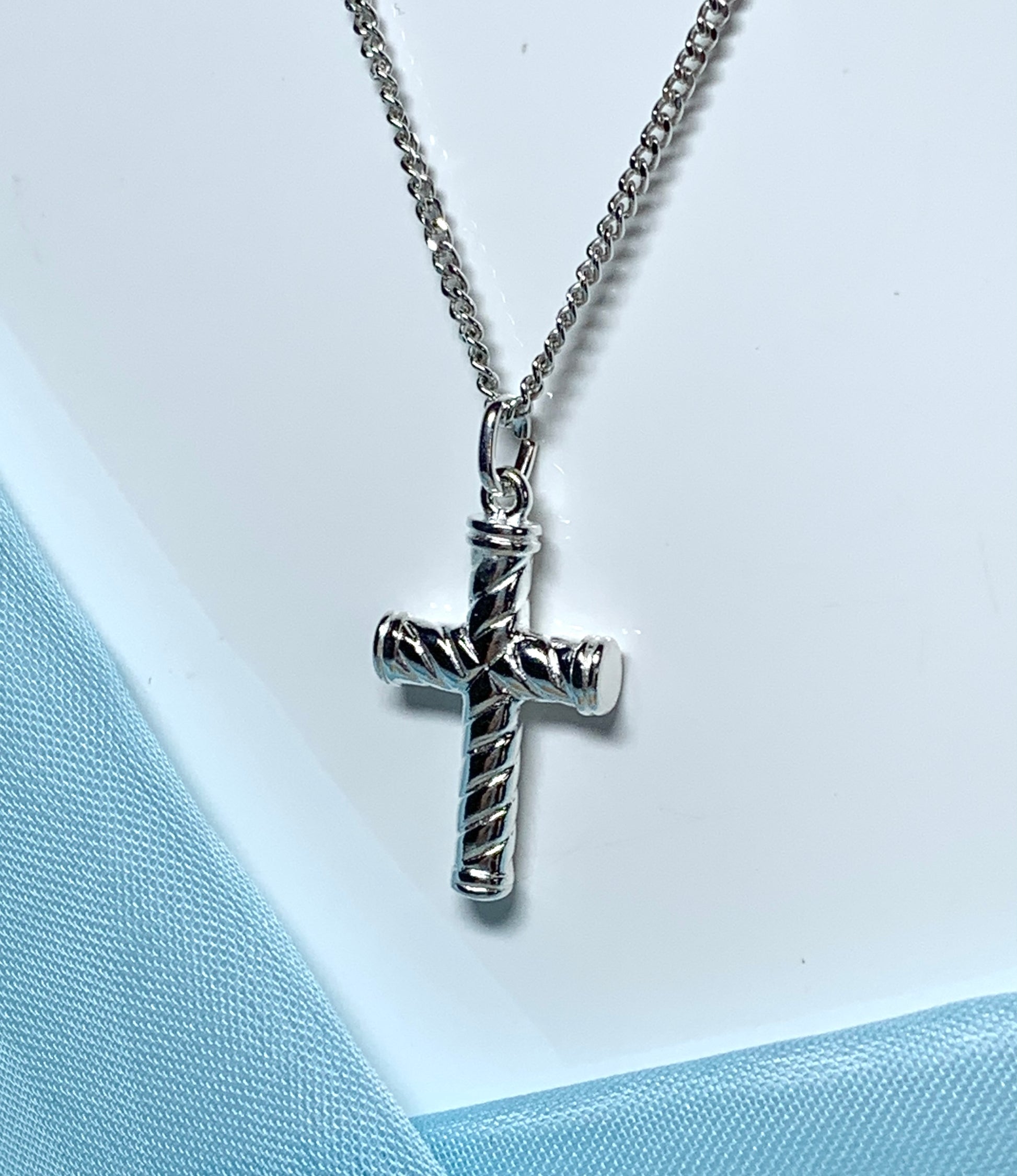 Diamond cut cross patterned sterling silver and chain