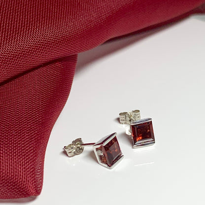 Earrings real square red garnet stud white gold