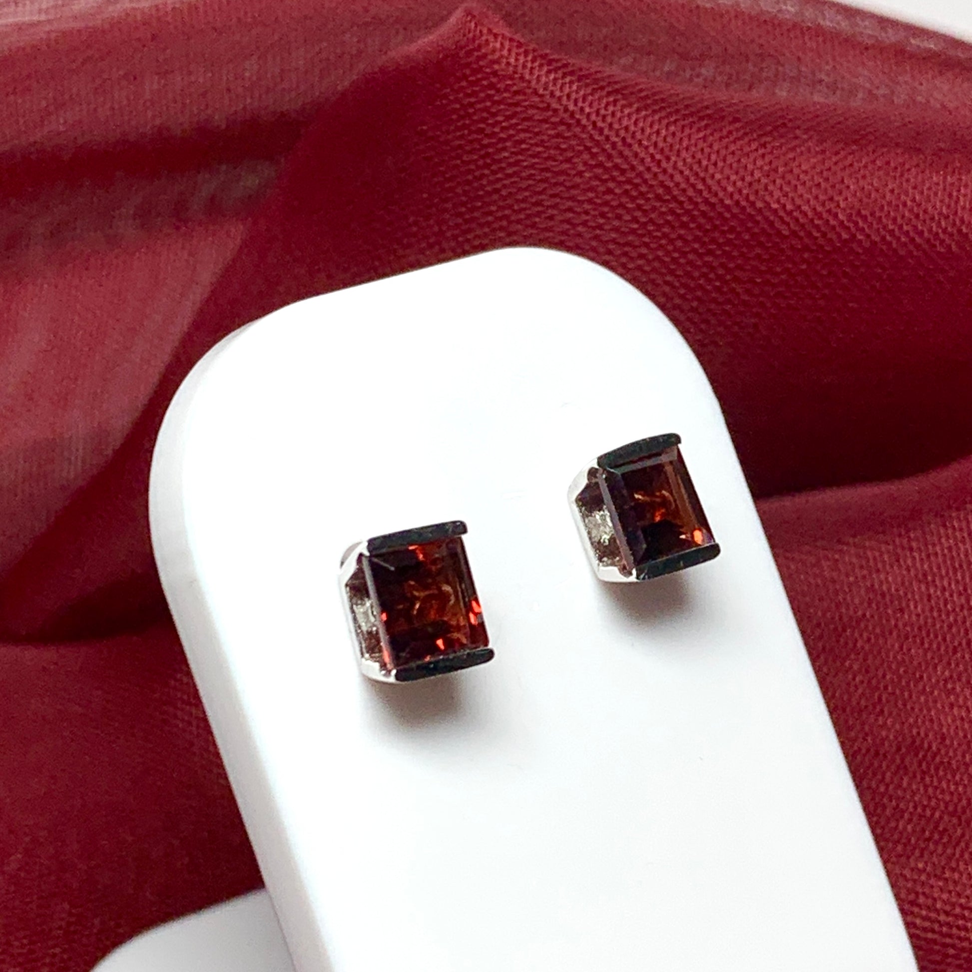 Earrings real square red garnet stud white gold