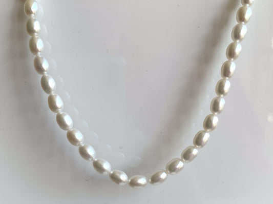 Freshwater pearl oval single row necklace