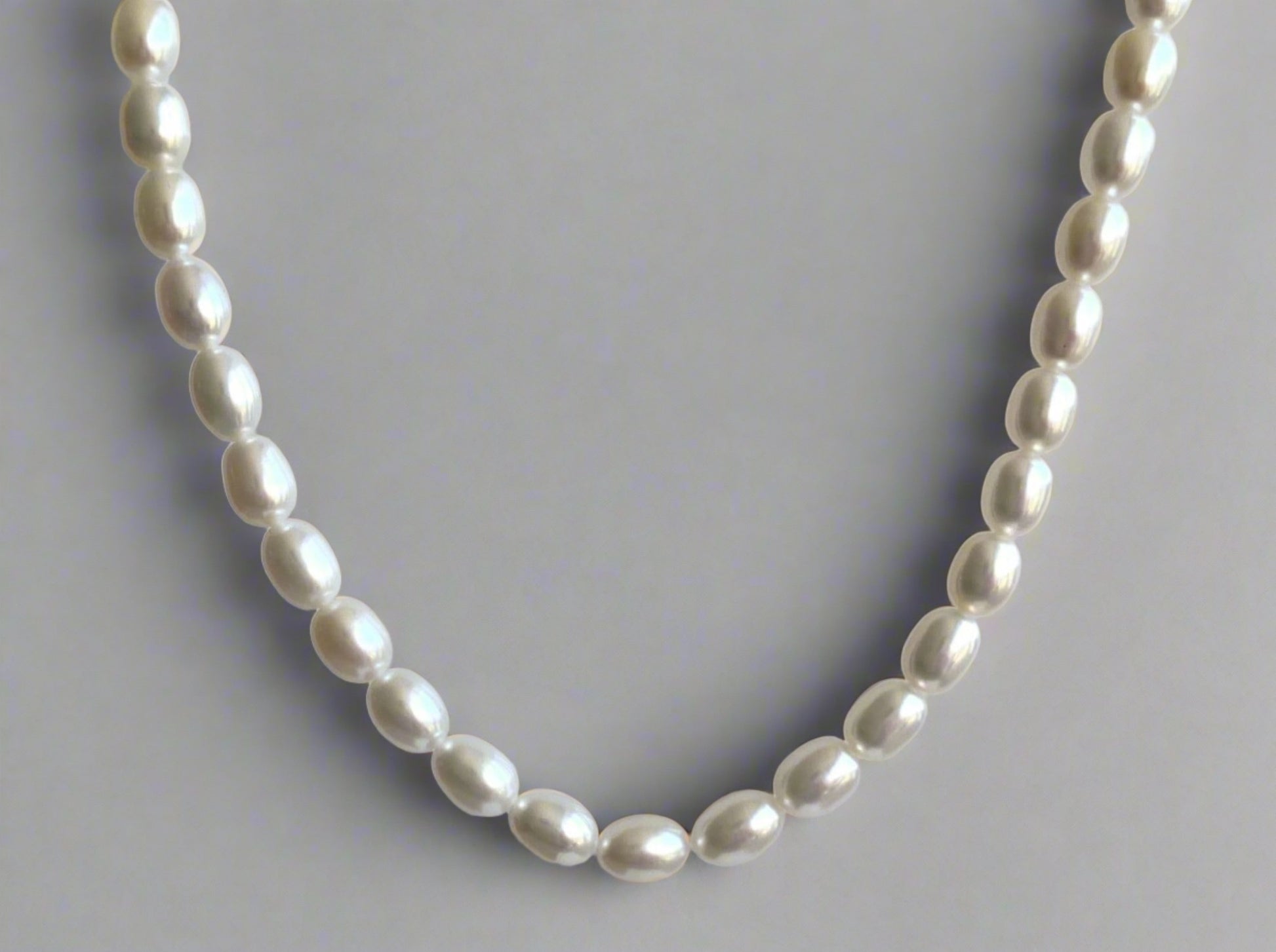 Freshwater pearl oval single row necklace