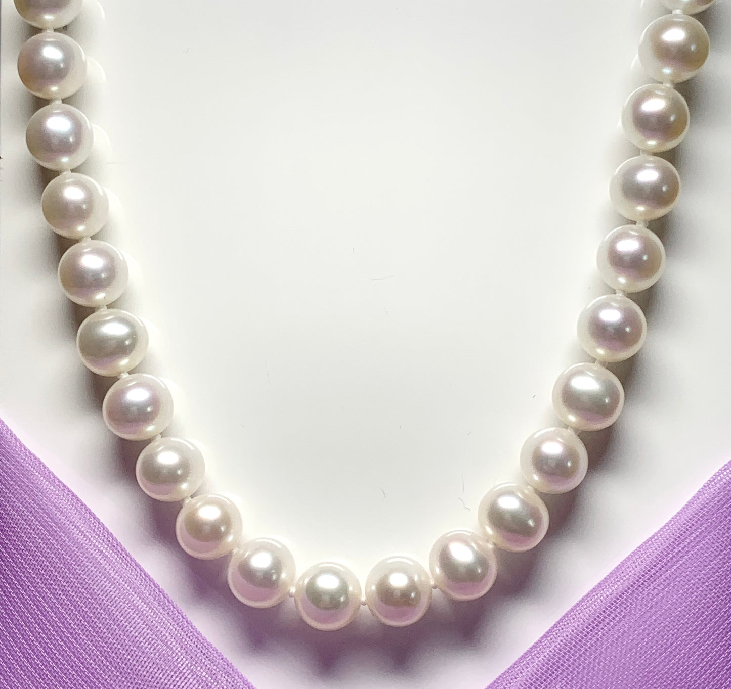Freshwater cultured pearl single row necklace 9 mm