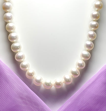 Freshwater cultured pearl single row necklace 9 mm