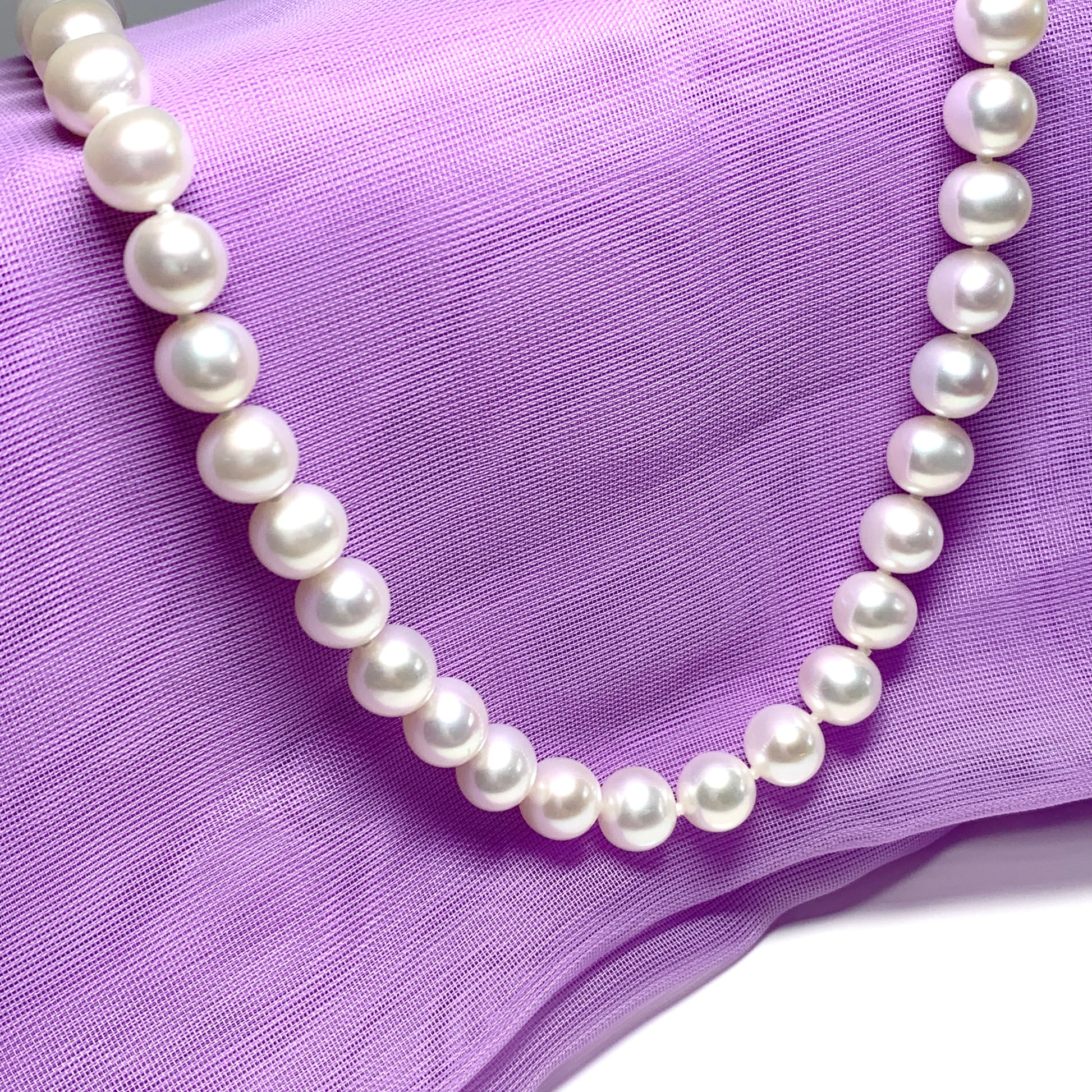 Freshwater cultured pearl single row necklace 9 mm