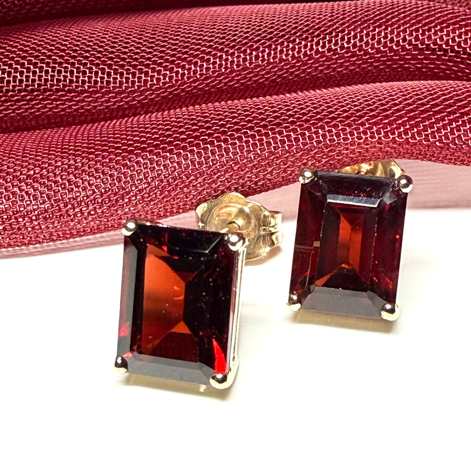 Garnet stud earrings yellow gold square rectangle