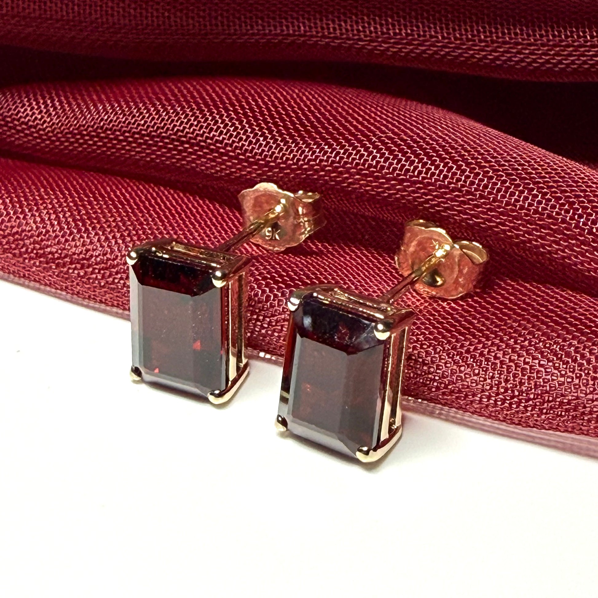 Garnet stud earrings yellow gold square rectangle