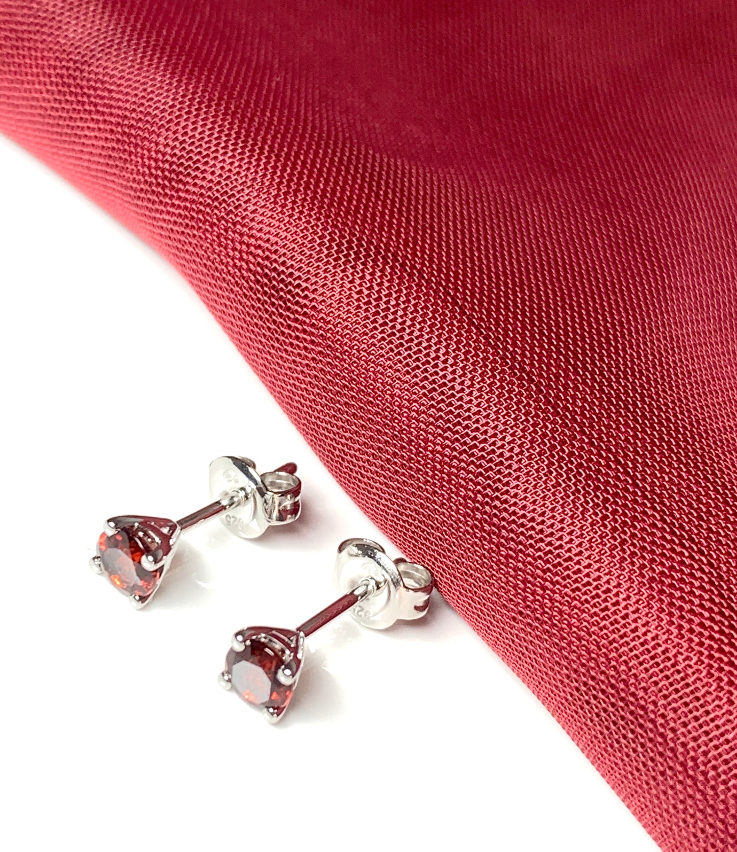 Garnet silver round four claw stud earrings