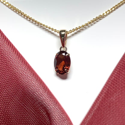 Garnet yellow gold oval four claw necklace pendent