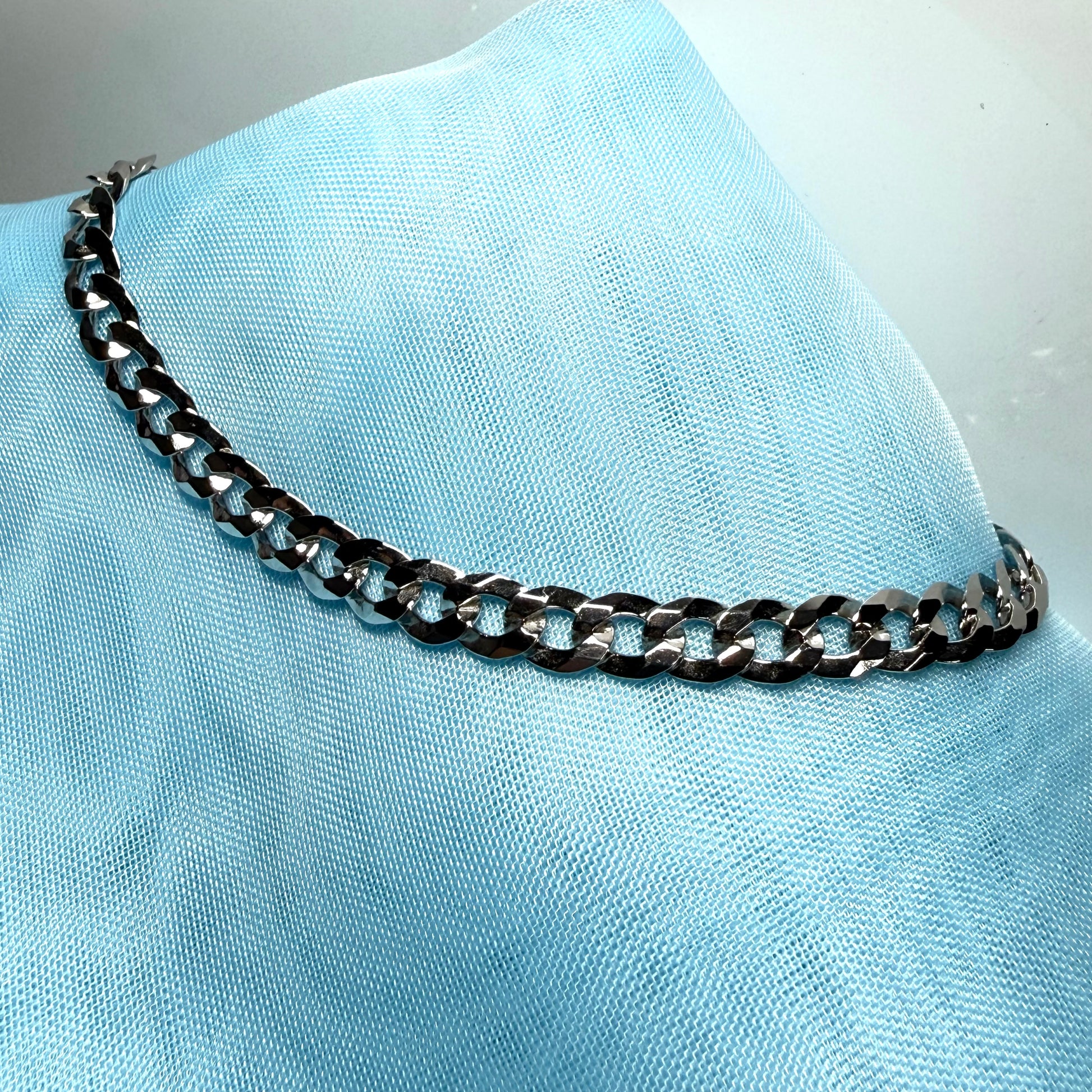 Men's solid sterling silver curb bracelet measuring 8.5 inches