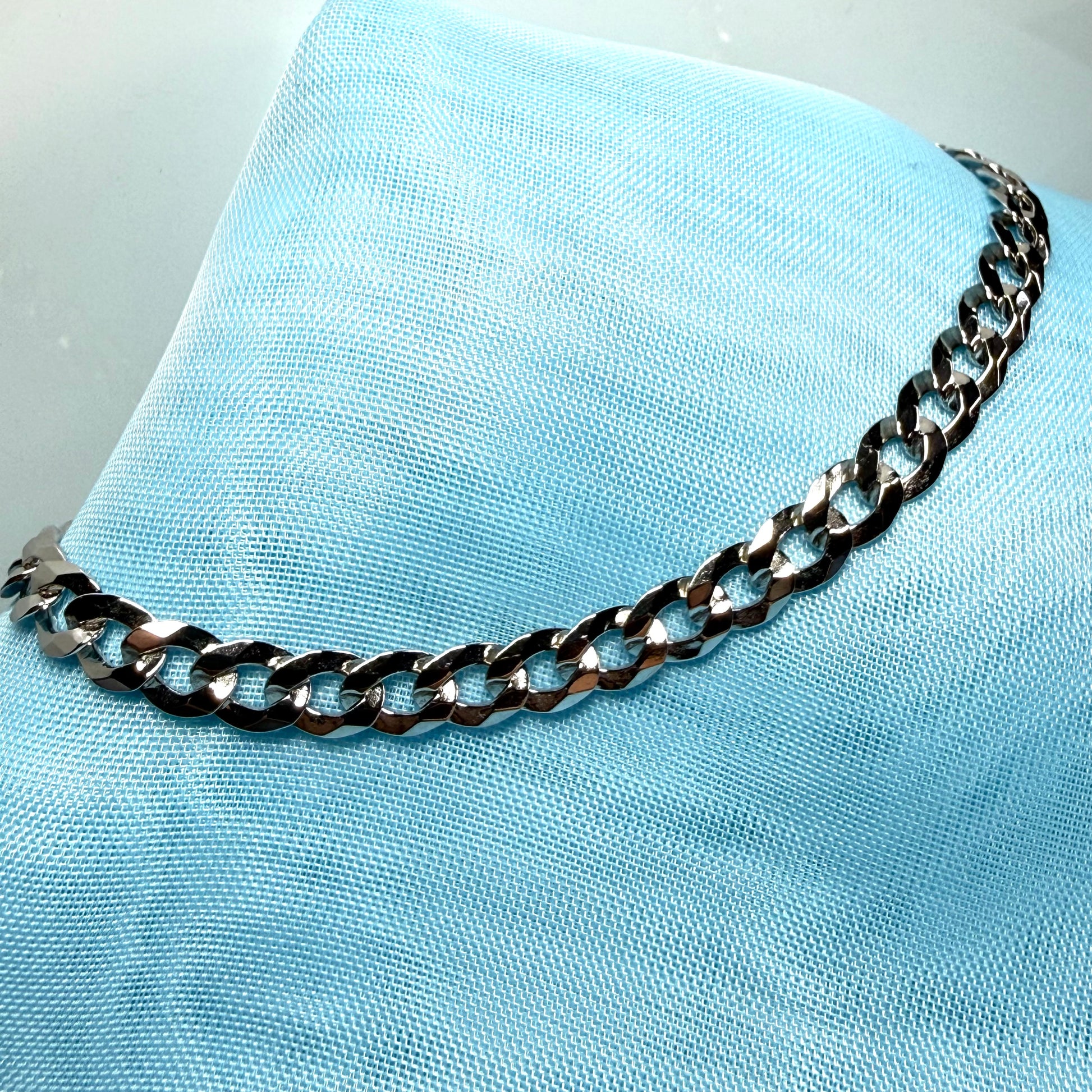 Men's solid sterling silver curb bracelet measuring 8.5 inches