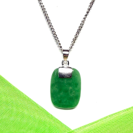 Gorgeous real green jade stone necklace sterling silver cushion shaped stunning and distinctive pendant