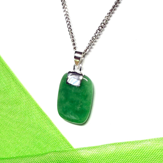 Gorgeous real green jade stone necklace sterling silver cushion shaped stunning and distinctive pendant