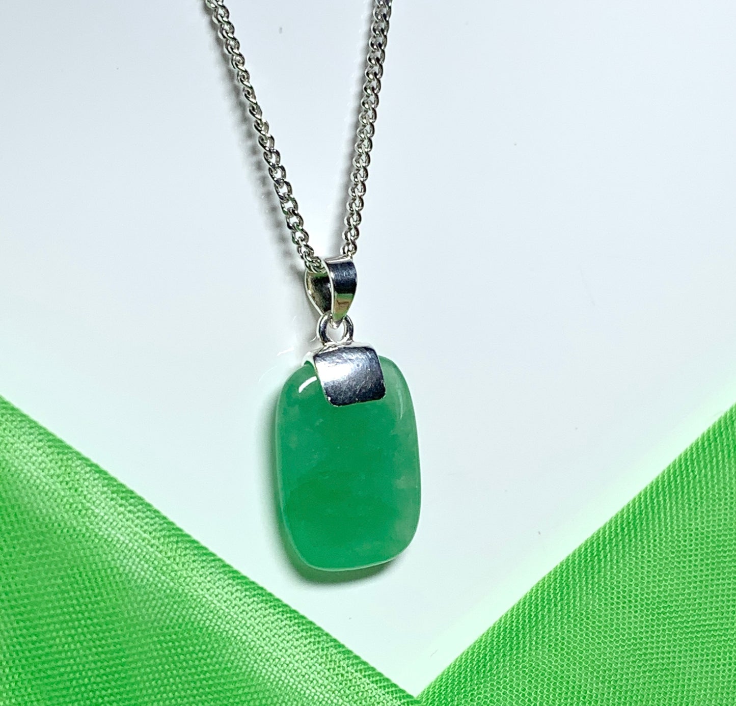 Gorgeous real green jade stone necklace cushion shaped stunning pendant sterling silver