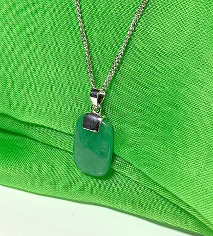 Gorgeous real green jade stone necklace sterling silver cushion shaped stunning pendant