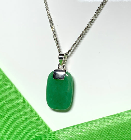 Gorgeous real green jade stone necklace sterling silver cushion shaped stunning pendant