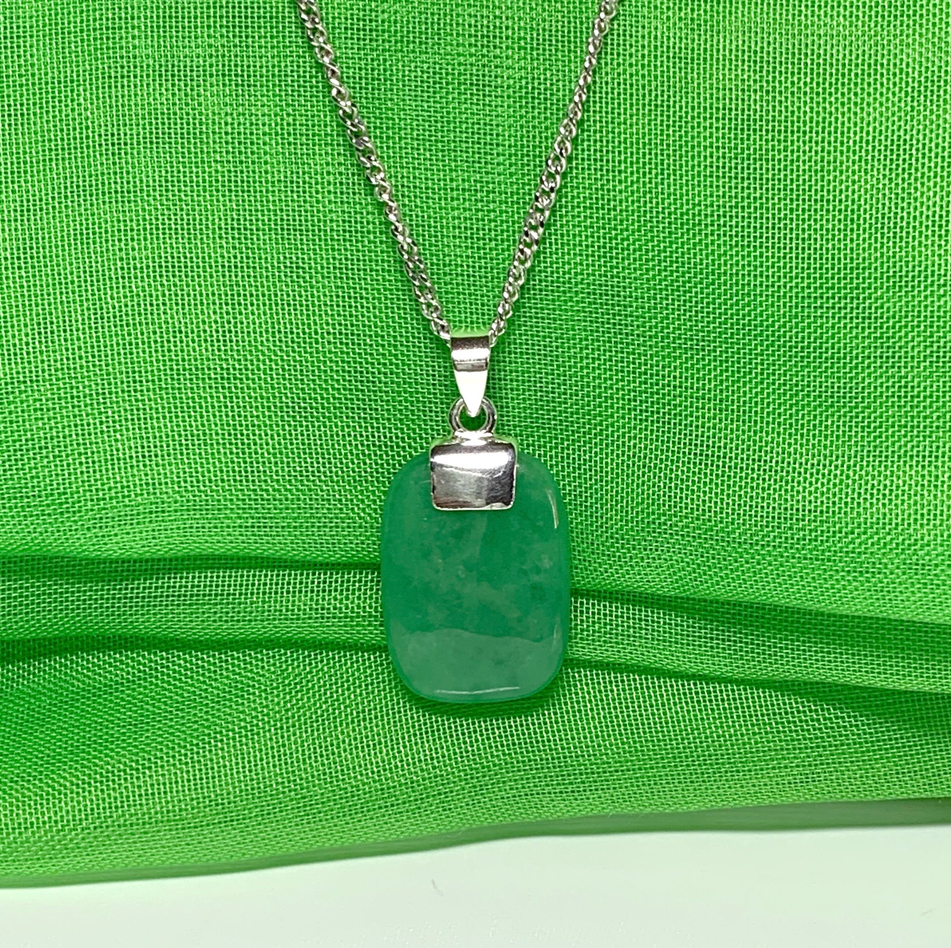 Gorgeous real green jade stone necklace sterling silver cushion shaped stunning pendant