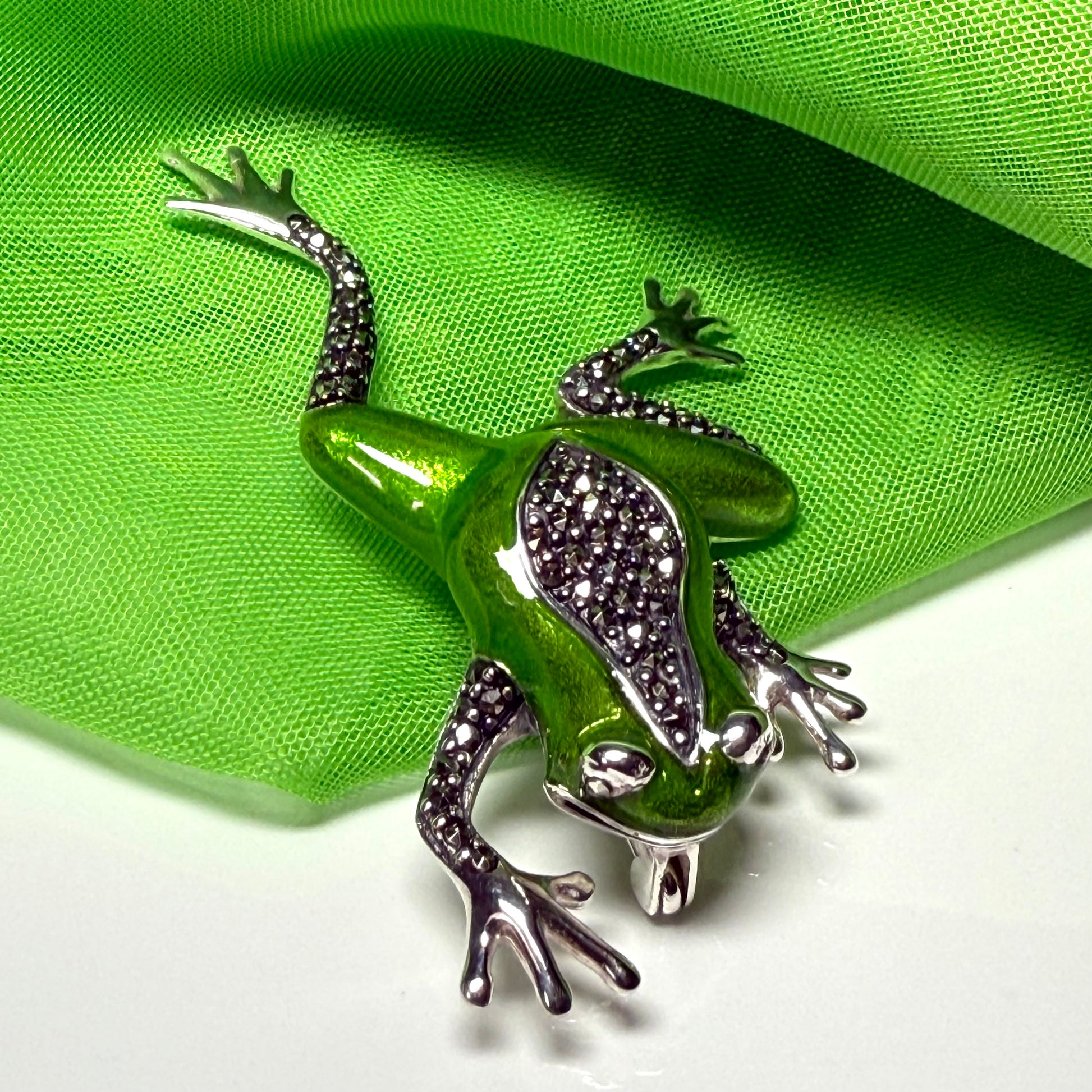 Green enamelled frog brooch sterling silver marcasite