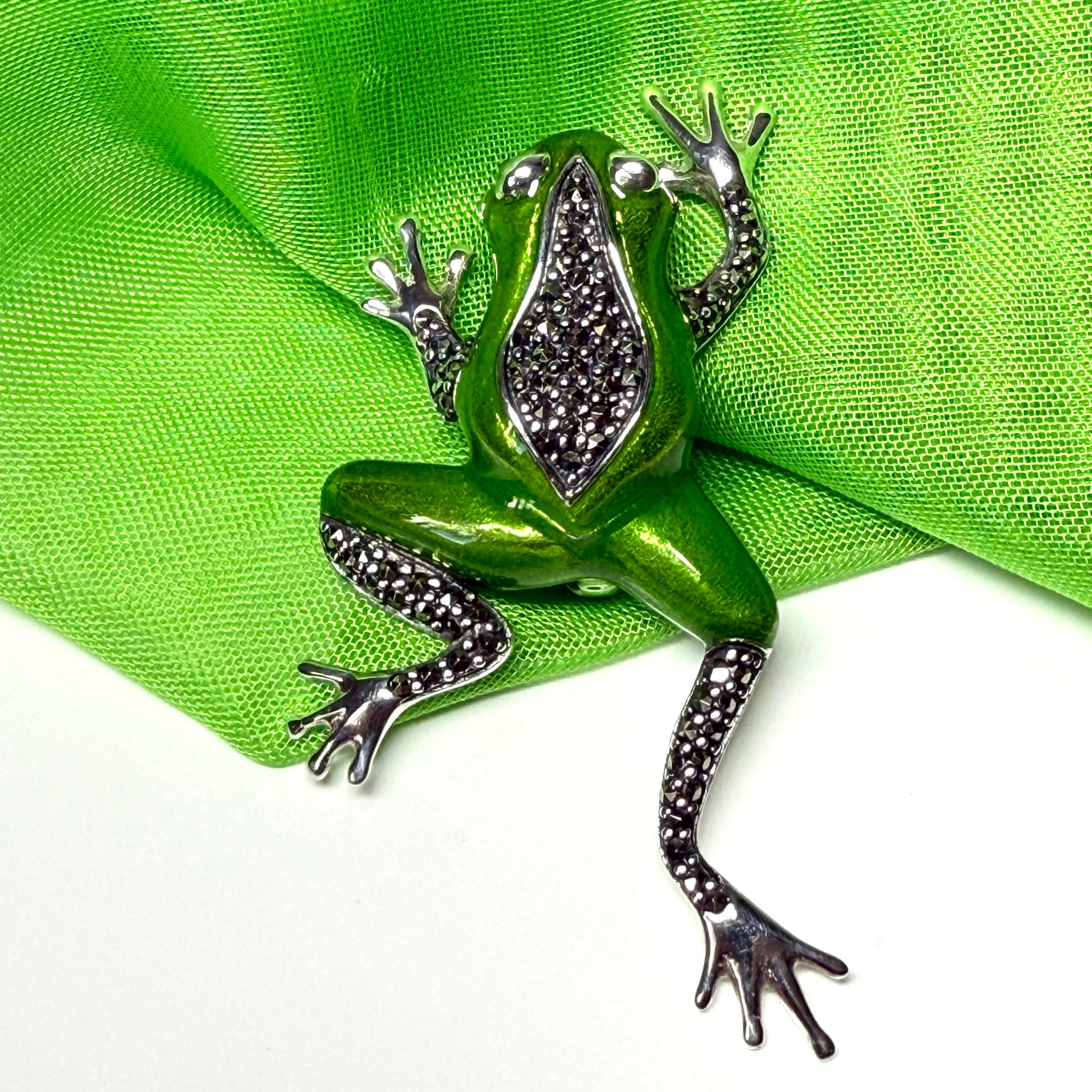 Green enamelled frog brooch sterling silver marcasite