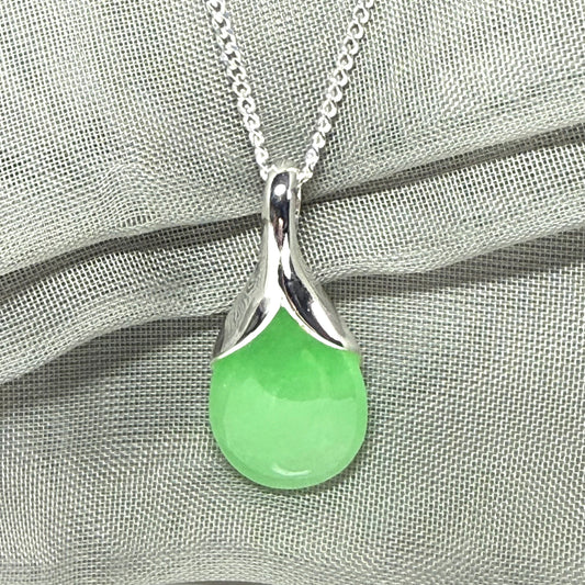 Green jade cushion shaped silver necklace pendant, a stunning design
