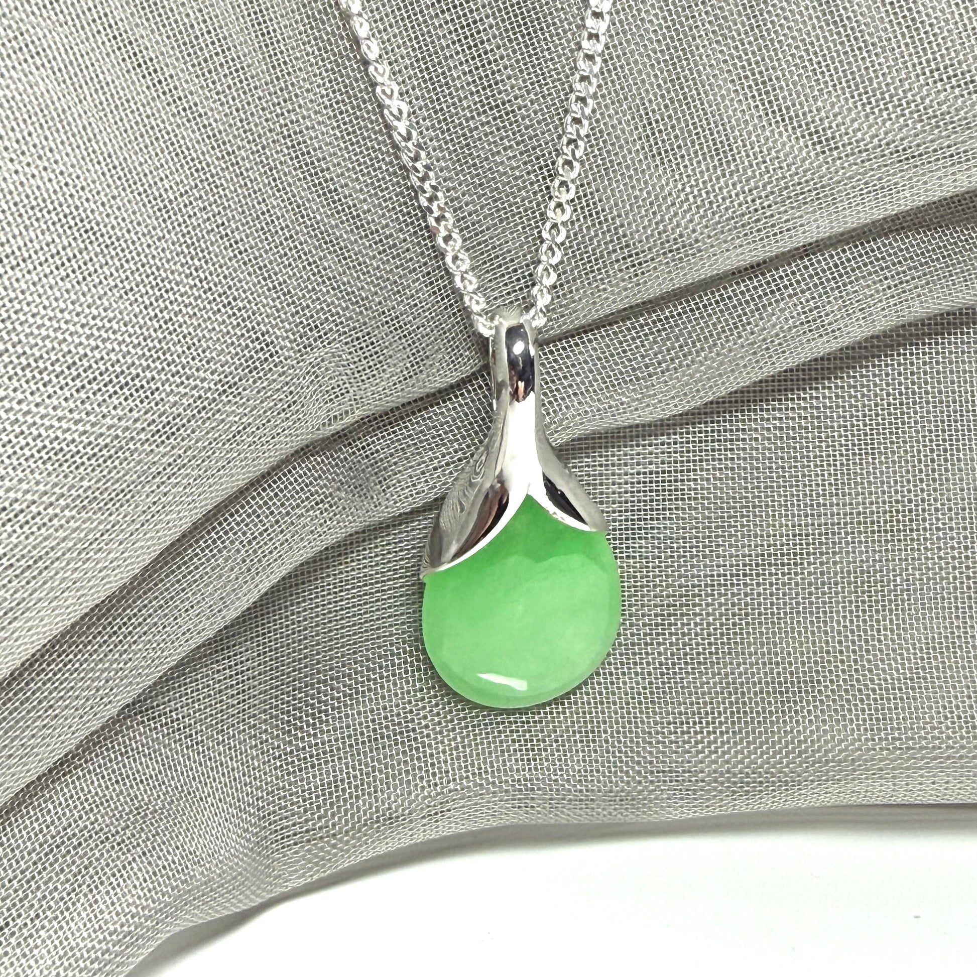 Green jade cushion shaped silver necklace pendant, a stunning design