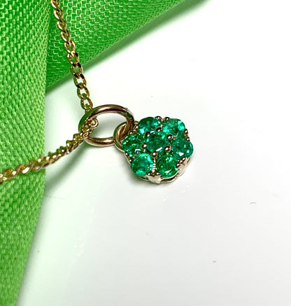 Green emerald yellow gold daisy cluster necklace