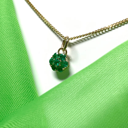 Green emerald yellow gold daisy cluster necklace