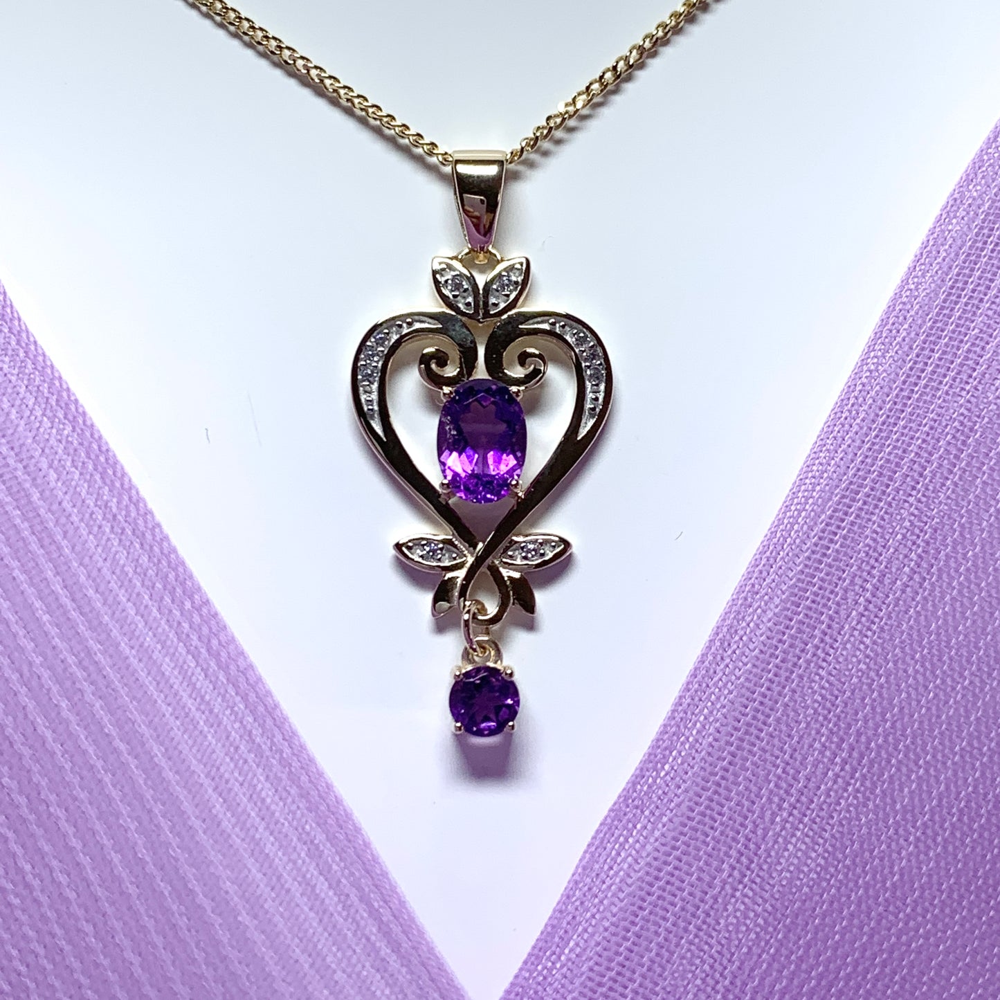Heart shaped yellow gold and amethyst necklace pendentHeart shaped yellow gold and amethyst necklace pendent
