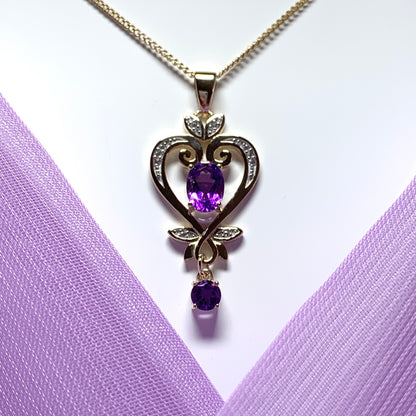 Heart shaped yellow gold and amethyst necklace pendent