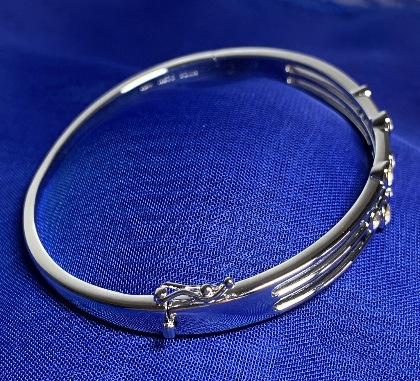 Hot Diamonds sterling silver Tender Statement bangle