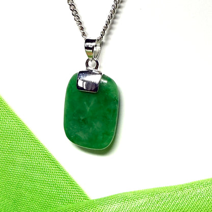 Real green jade necklace cushion shape stone sterling silver losange shape pendant including a curb chain