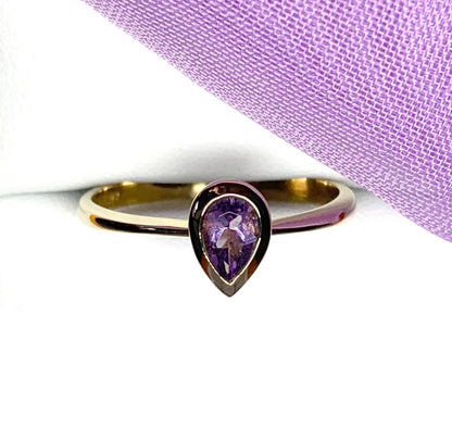 Pear shaped amethyst 9 carat yellow gold ring