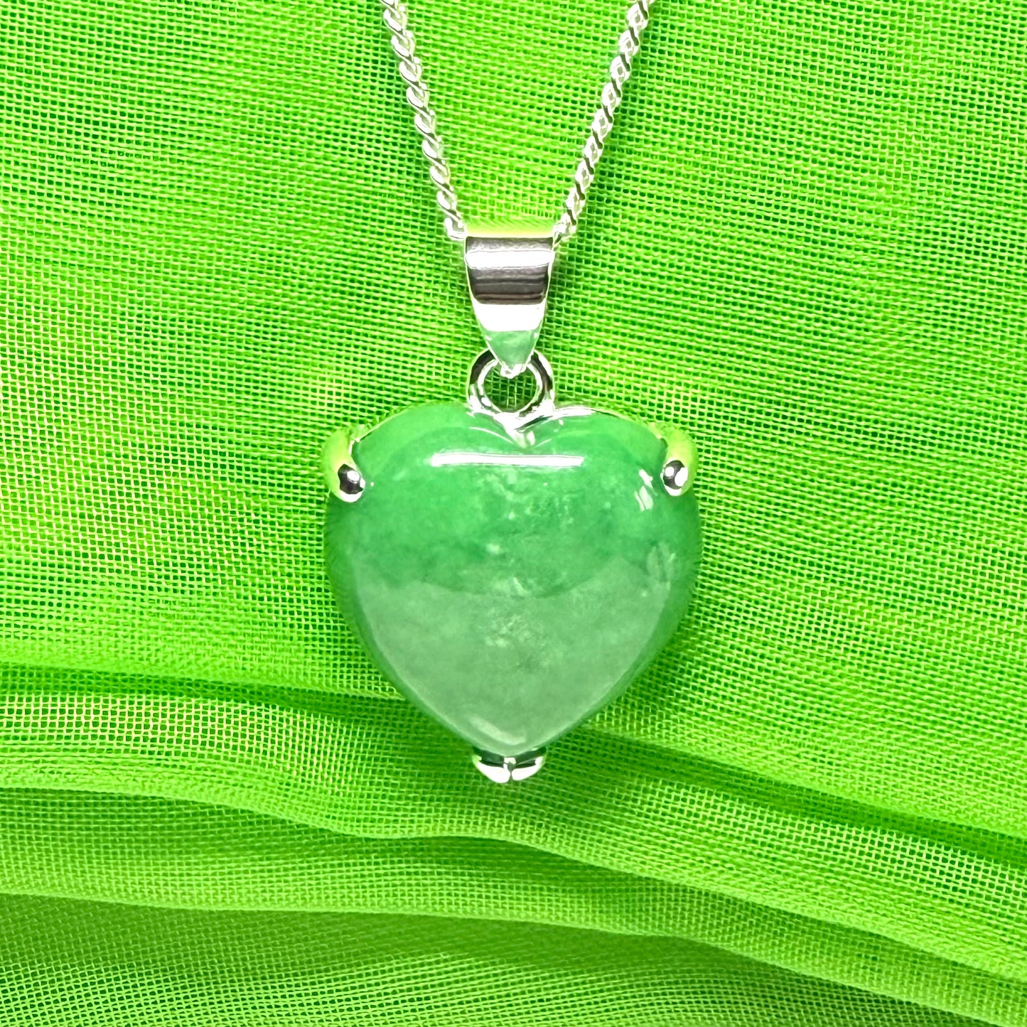 A really gorgeous real green jade necklace heart shaped sterling silver, exquisite designed pendant with chain