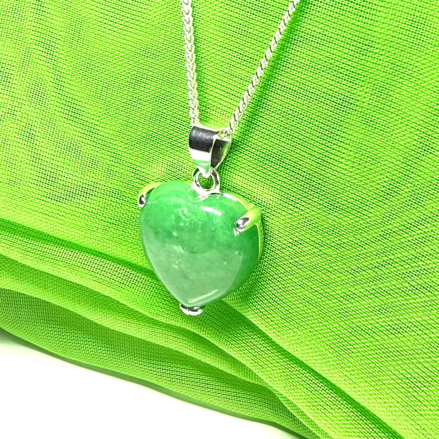 A really gorgeous real green jade necklace heart shaped sterling silver, exquisite designed pendant with chain