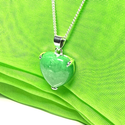 A really gorgeous real green jade necklace heart shaped sterling silver, exquisite designed pendant with chain