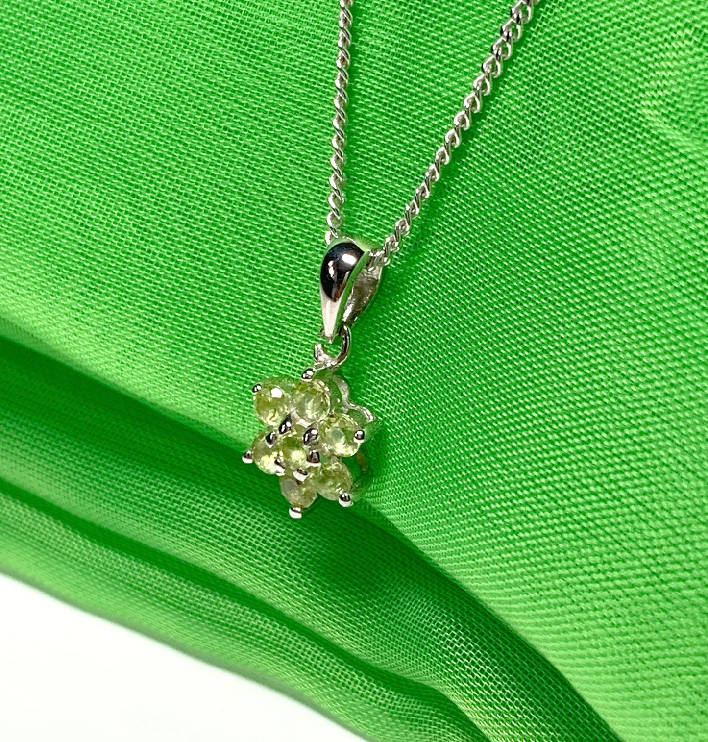 Real green peridot round sterling silver daisy cluster necklace pendant