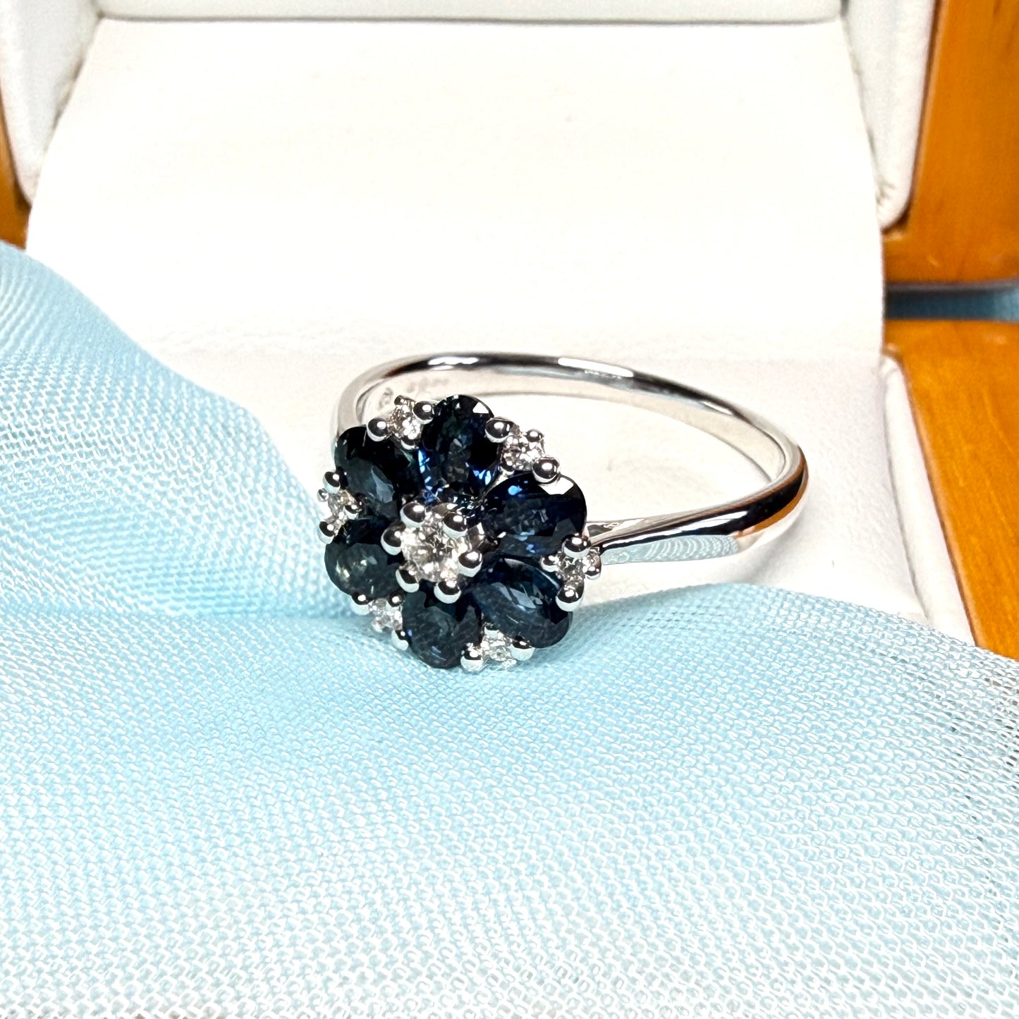 White gold real dark blue sparkling sapphire and diamond round shaped cluster ring