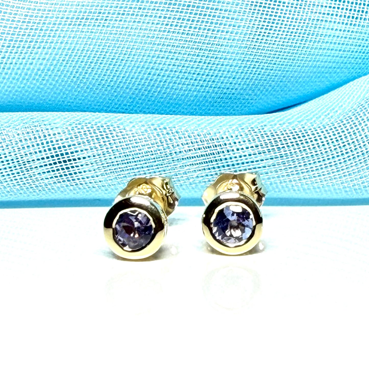 Real Tanzanite Stud Earrings Yellow Gold – Round Cut 4.5mm