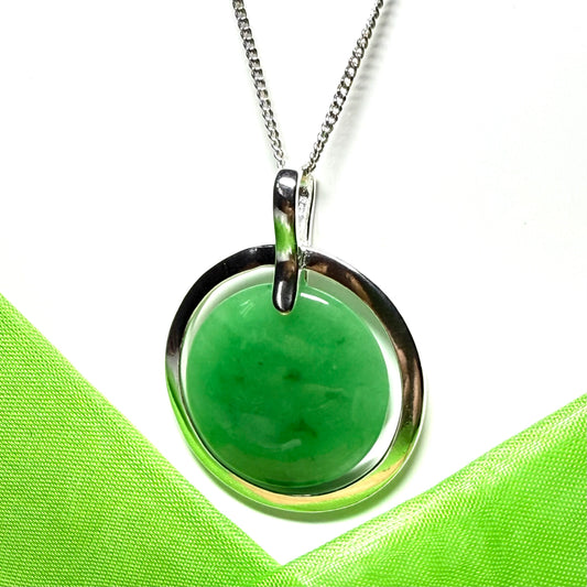Large round shaped necklace sterling silver green real jade halo styled circle pendant, a timeless designed
