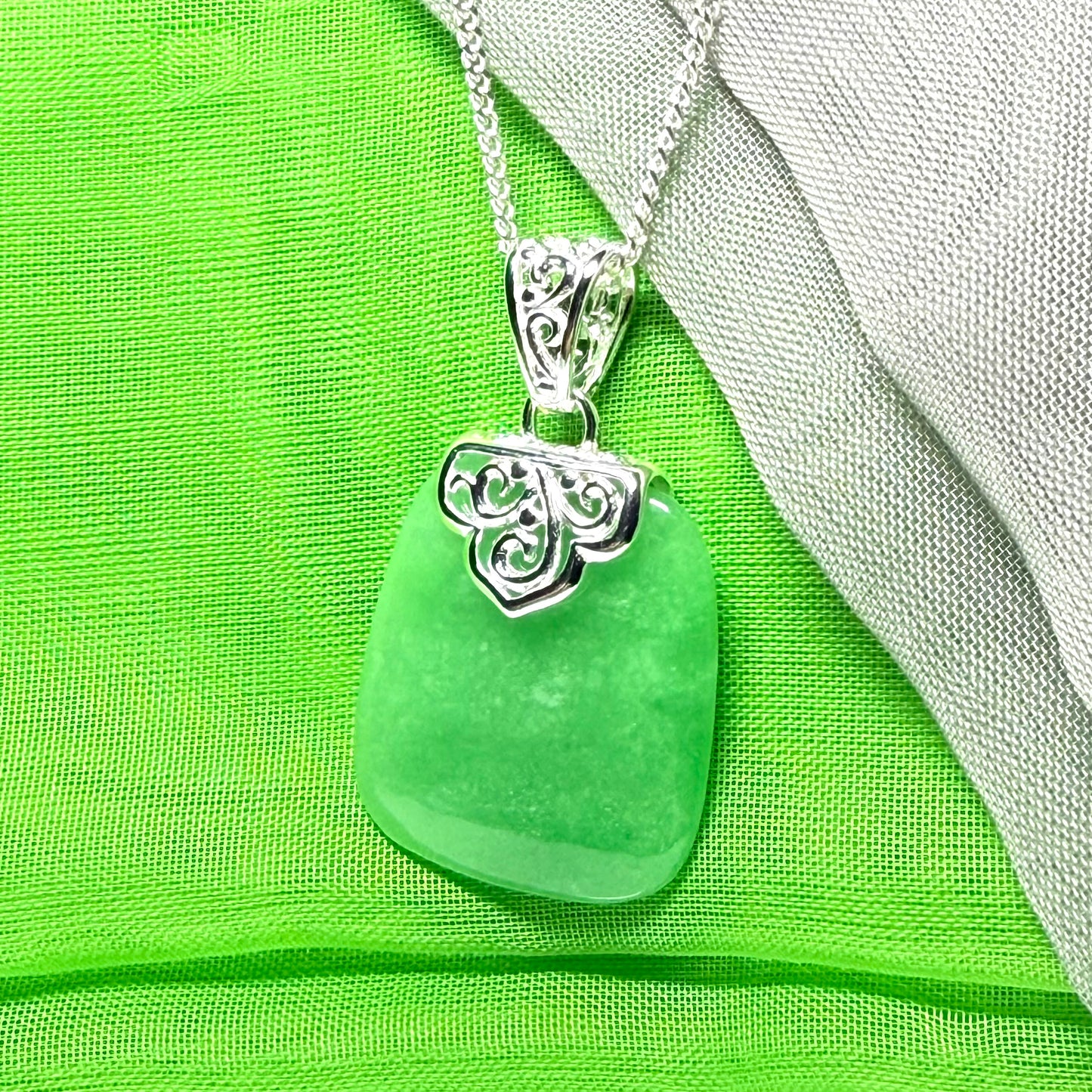 A real jade neck pendant green sterling silver large cushion shaped, a truly stunning necklace
