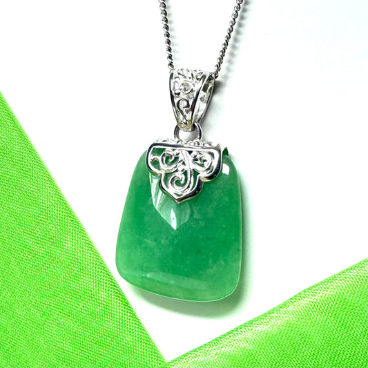 Beautiful necklace with a real green jade stone, large cushion shape pendant, including a solid curb chain