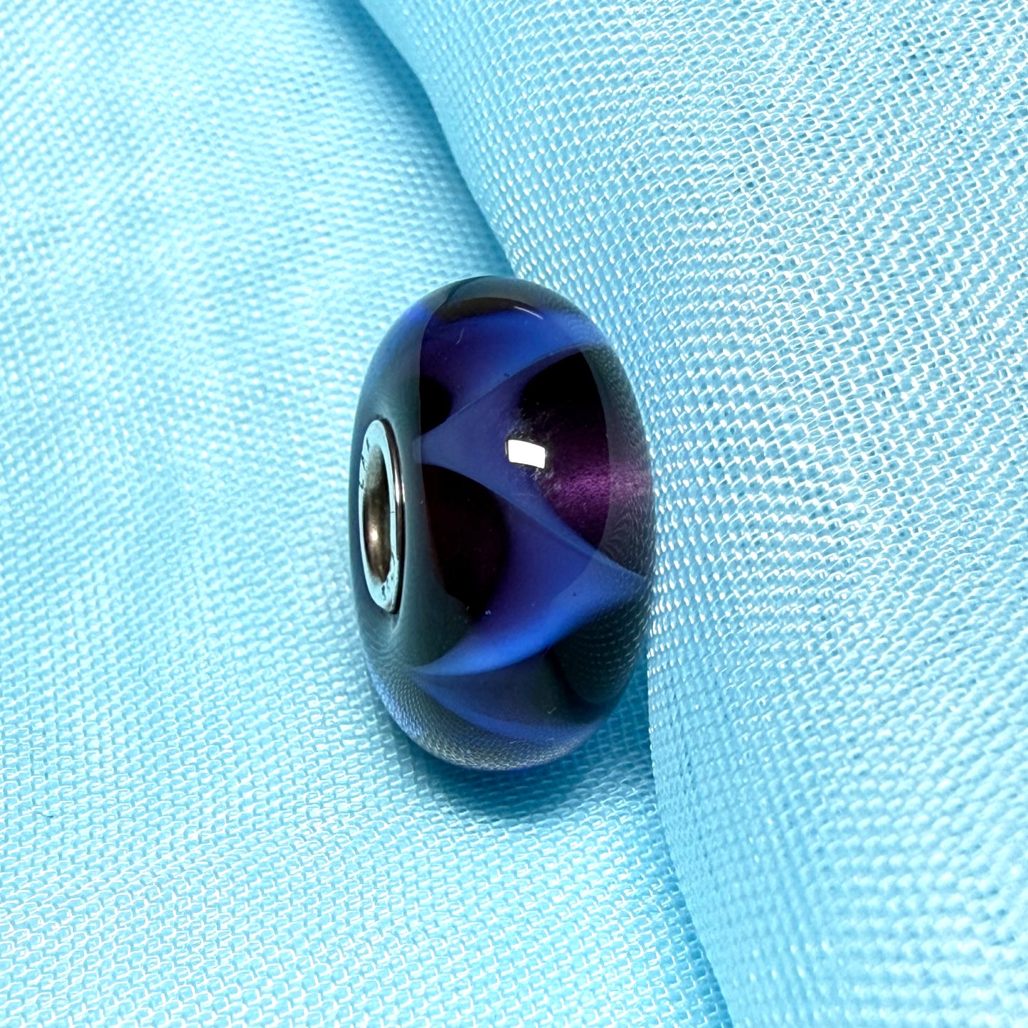 Blue wavy Unique Trollbeads