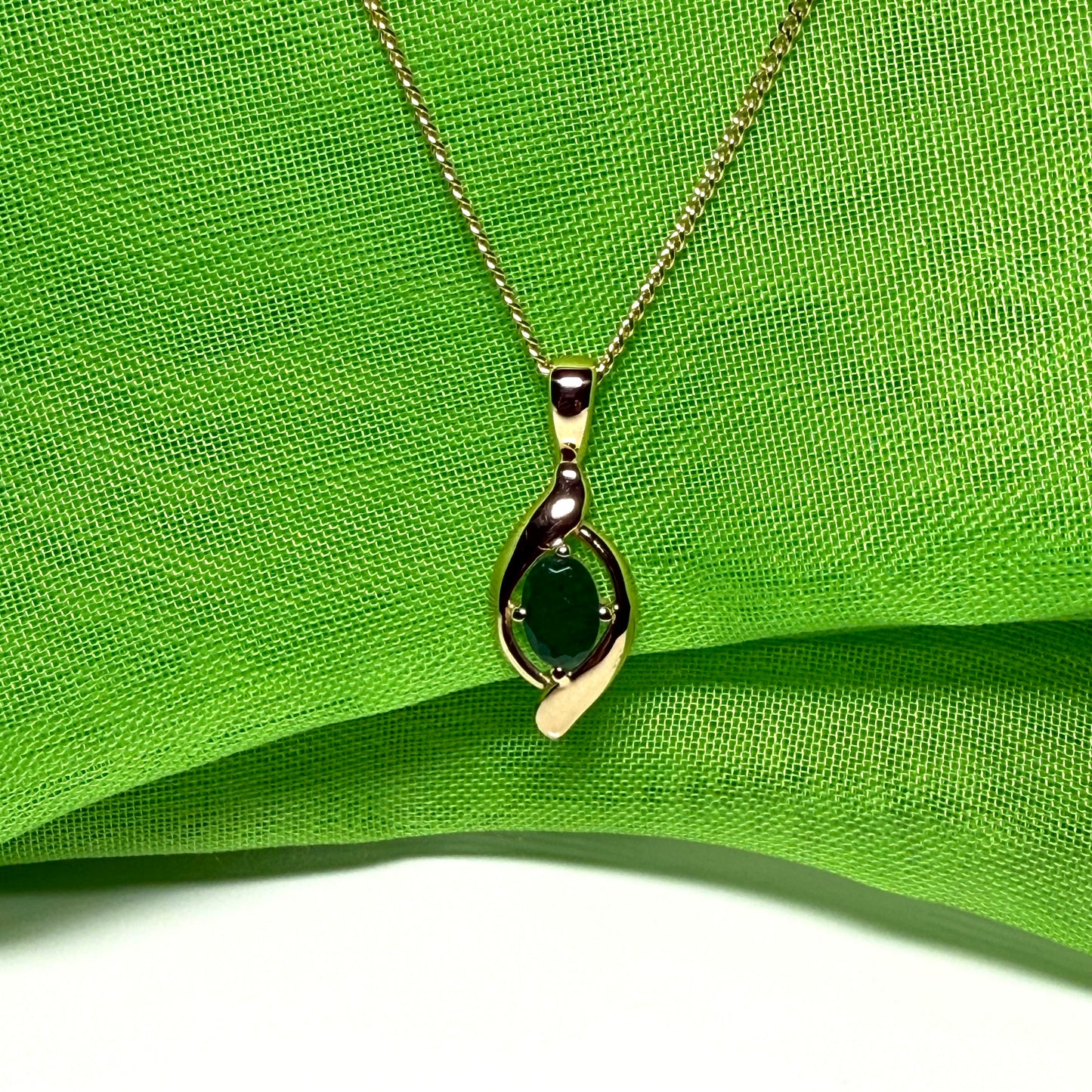 Yellow gold oval real green emerald necklace pendant including chain