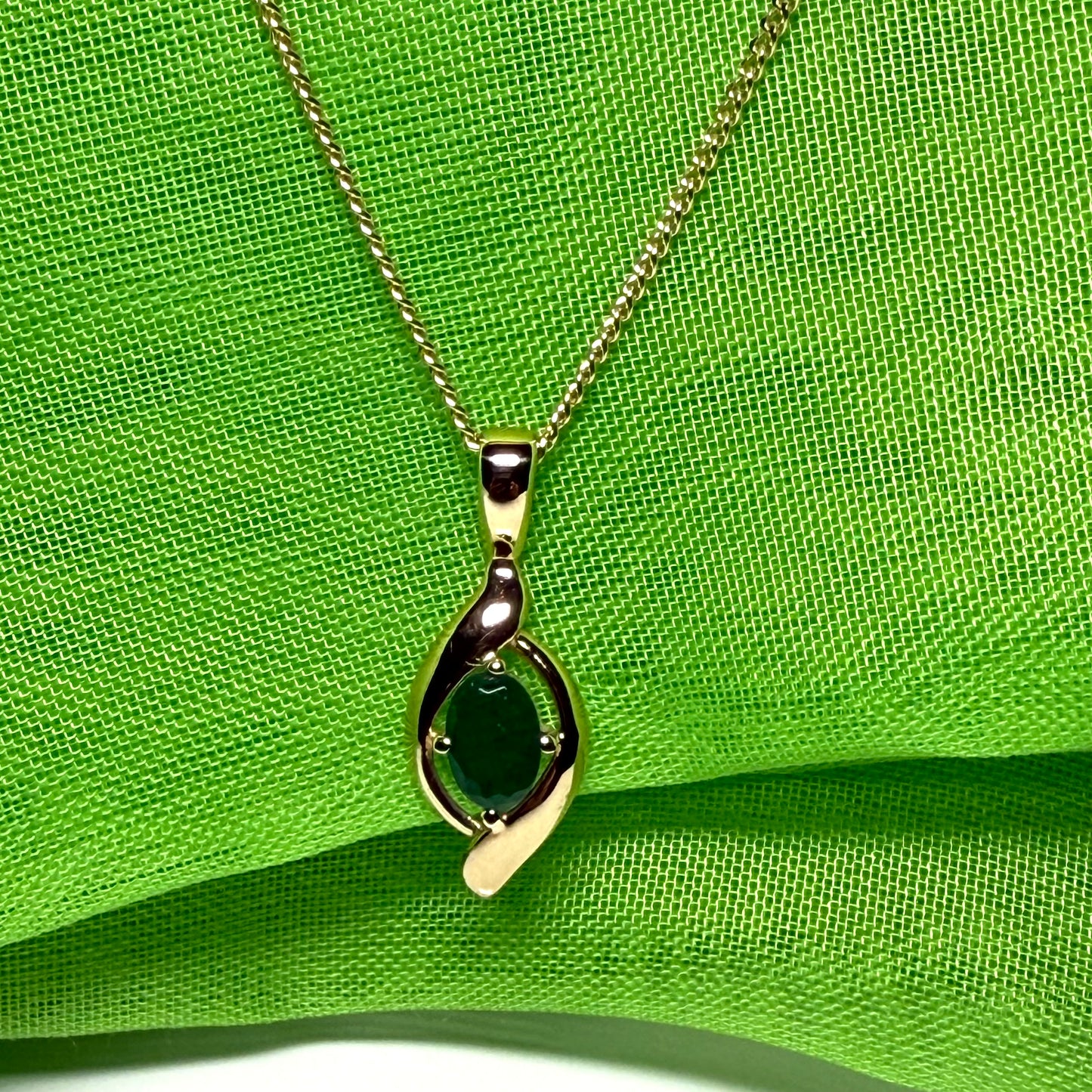 Yellow gold oval real green emerald necklace pendant including chain