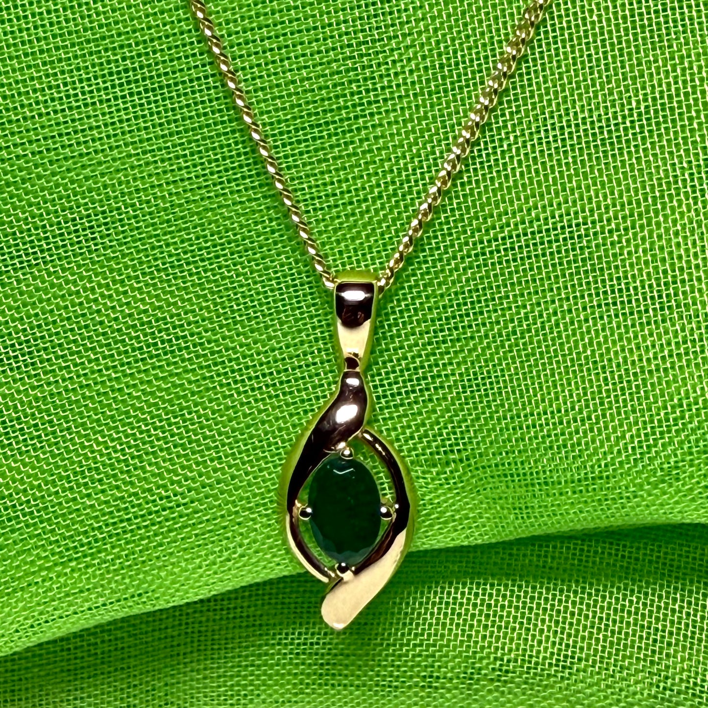 Yellow gold oval real green emerald necklace pendant including chain