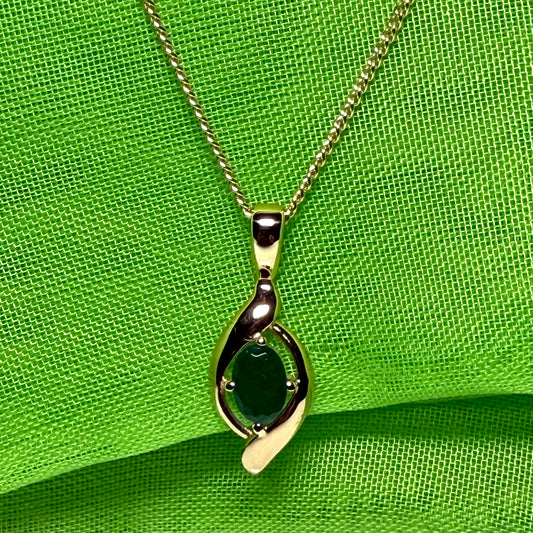 Yellow gold oval real green emerald necklace pendant including chain