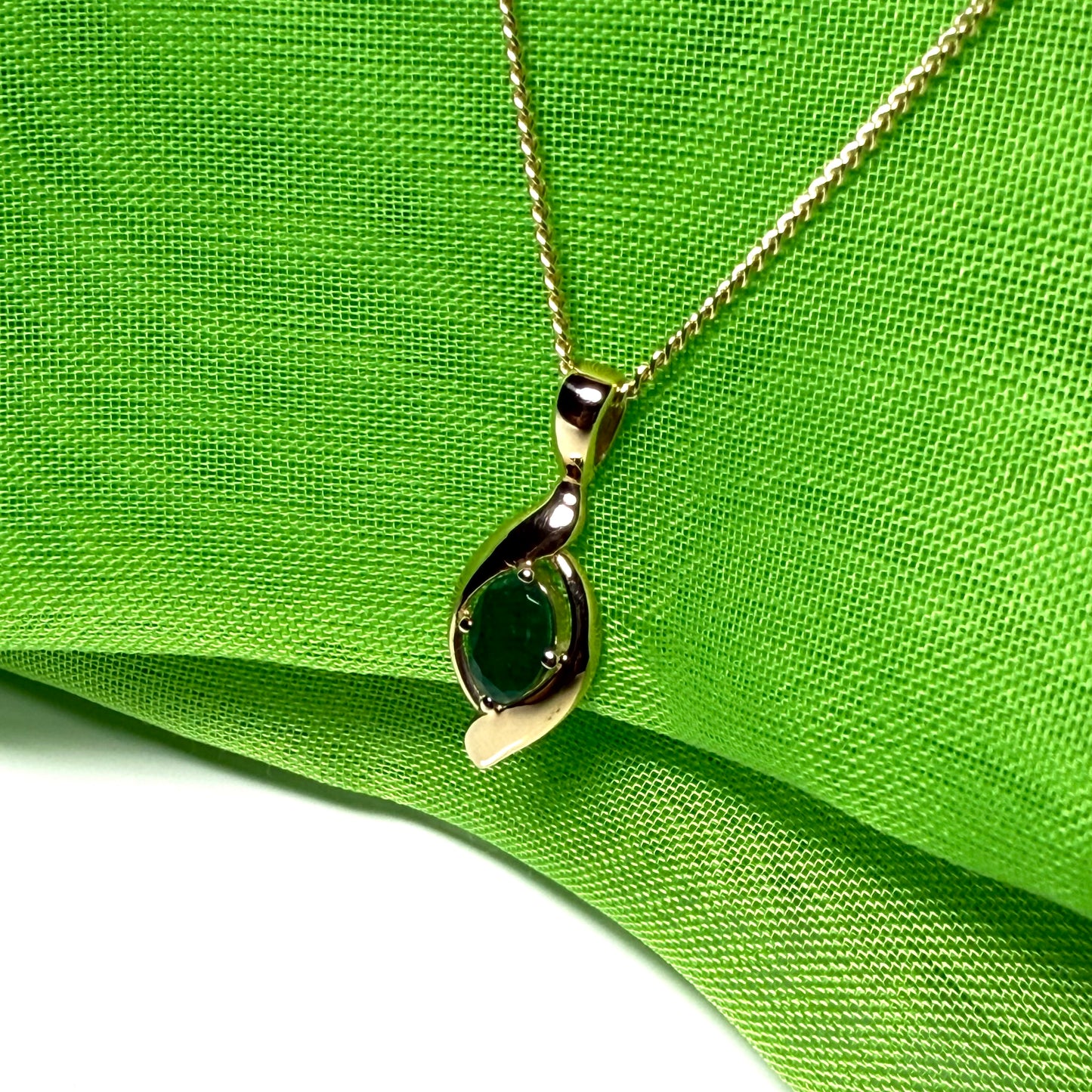 Yellow gold oval real green emerald necklace pendant including chain