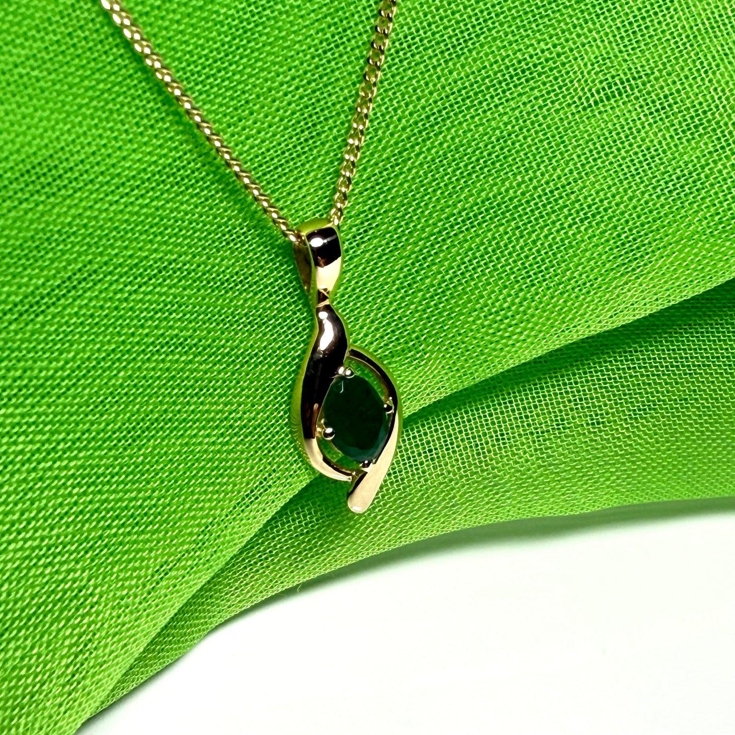 Yellow gold oval real green emerald necklace pendant including chain