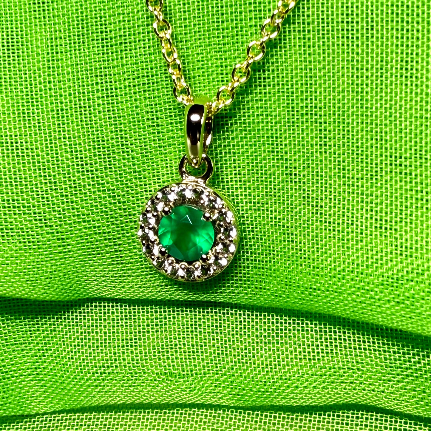 Round cluster round shaped necklace set with a real green agate stone sterling silver gilt including chain