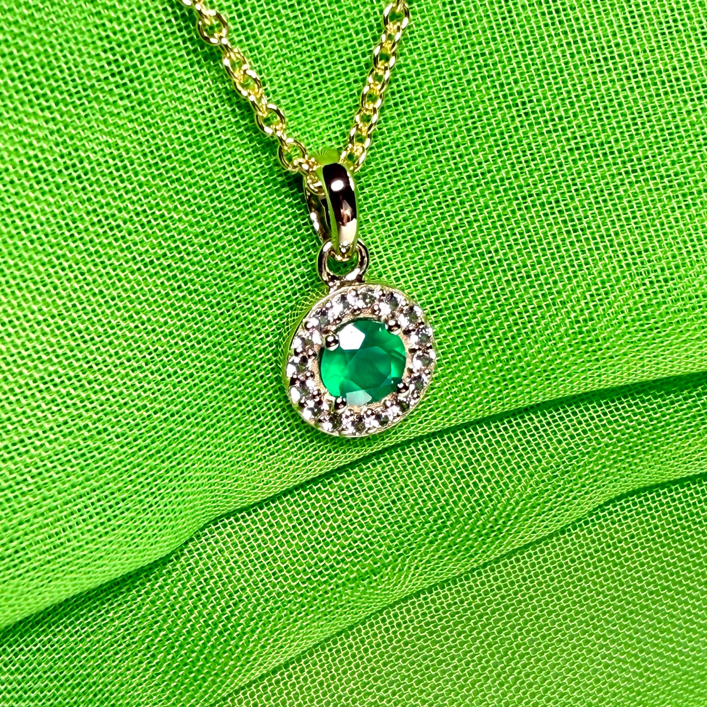 Round cluster round shaped necklace set with a real green agate stone sterling silver gilt including chain