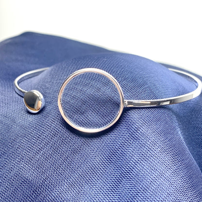 Ladies Sterling Silver Circle Hooked Bangle